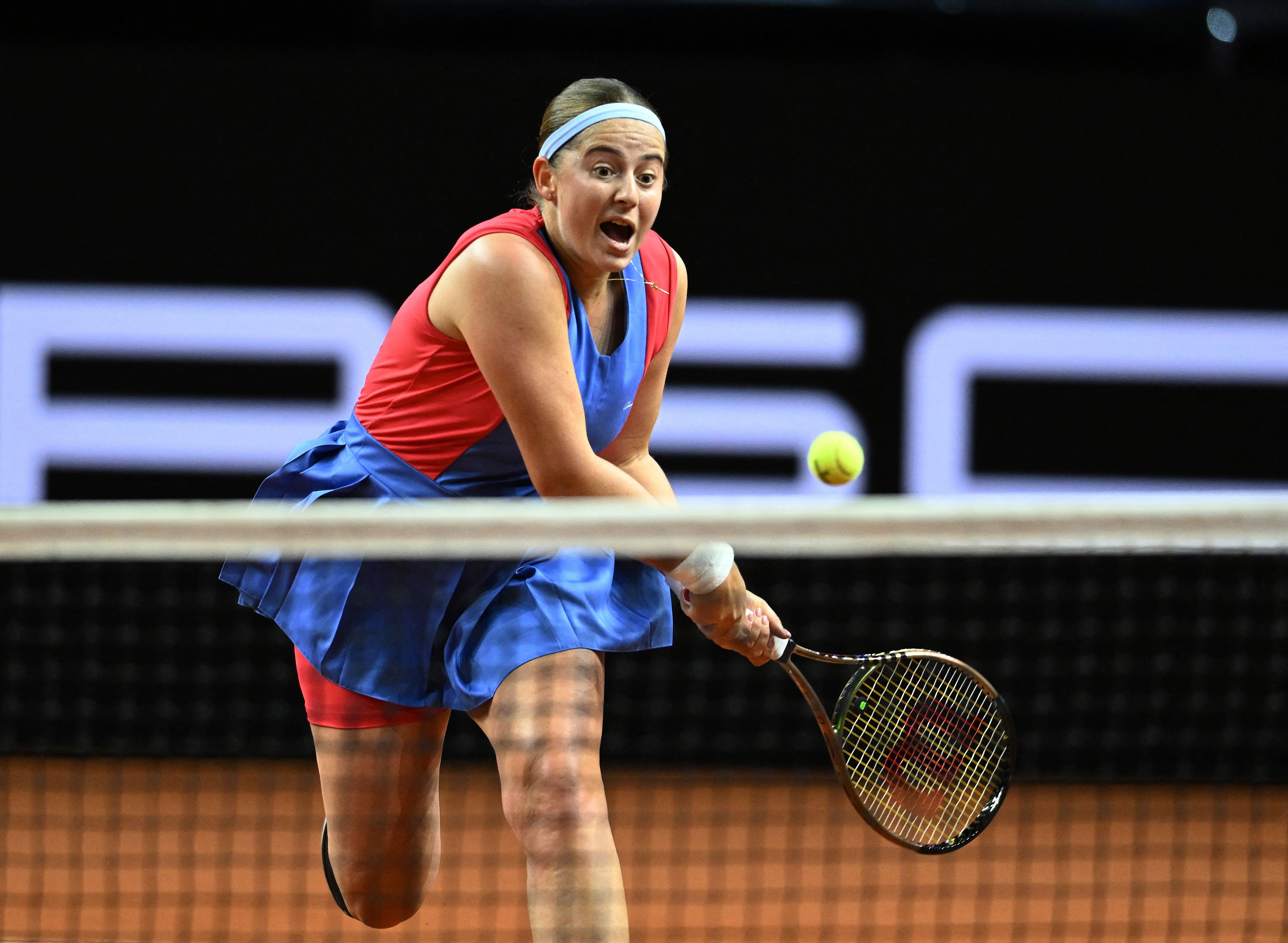 开云注册平台-关于网球大奖赛上演强强对话，中原猎隼队逆转东城银狐队，团队配合流畅；技战术储备厚实的信息