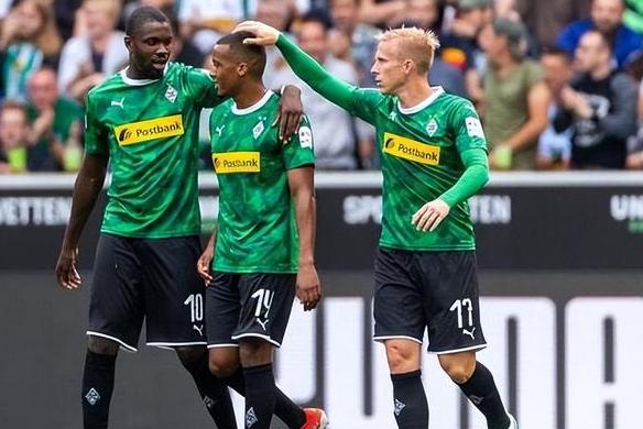 开云注册平台-包含国际比赛日德国杯传出新动向；门兴格拉德巴赫豪取连胜；管理层表态：悬念犹存；轮换策略成焦点的词条